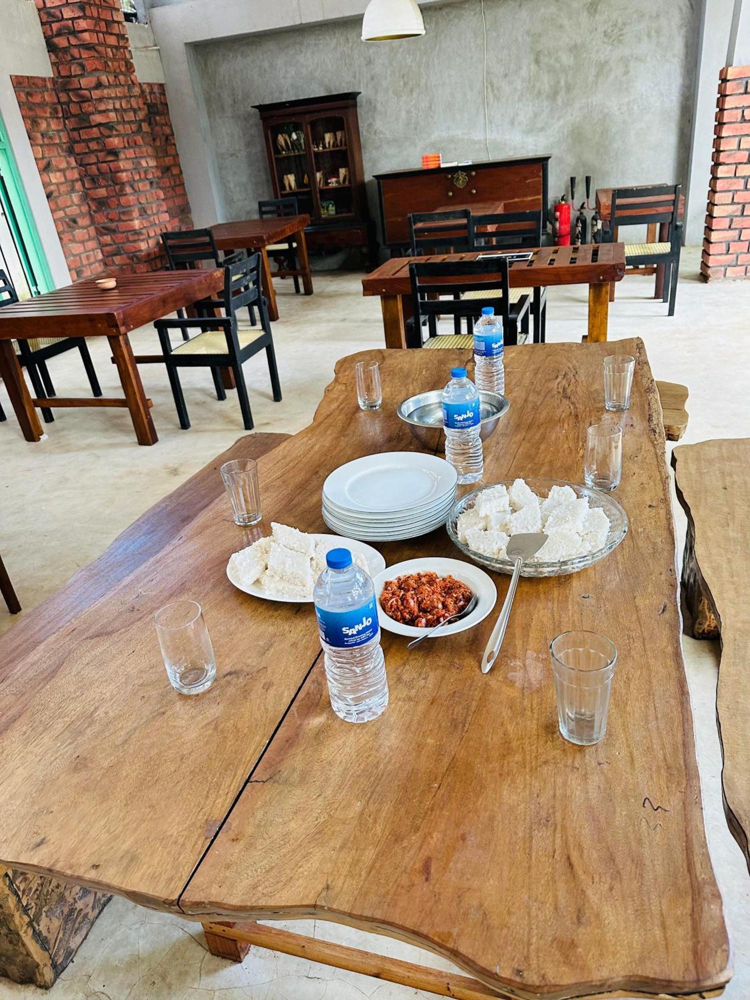 Lanka Bangla Inn Villas Restaurant & Travels Katunayaka Eksteriør bilde