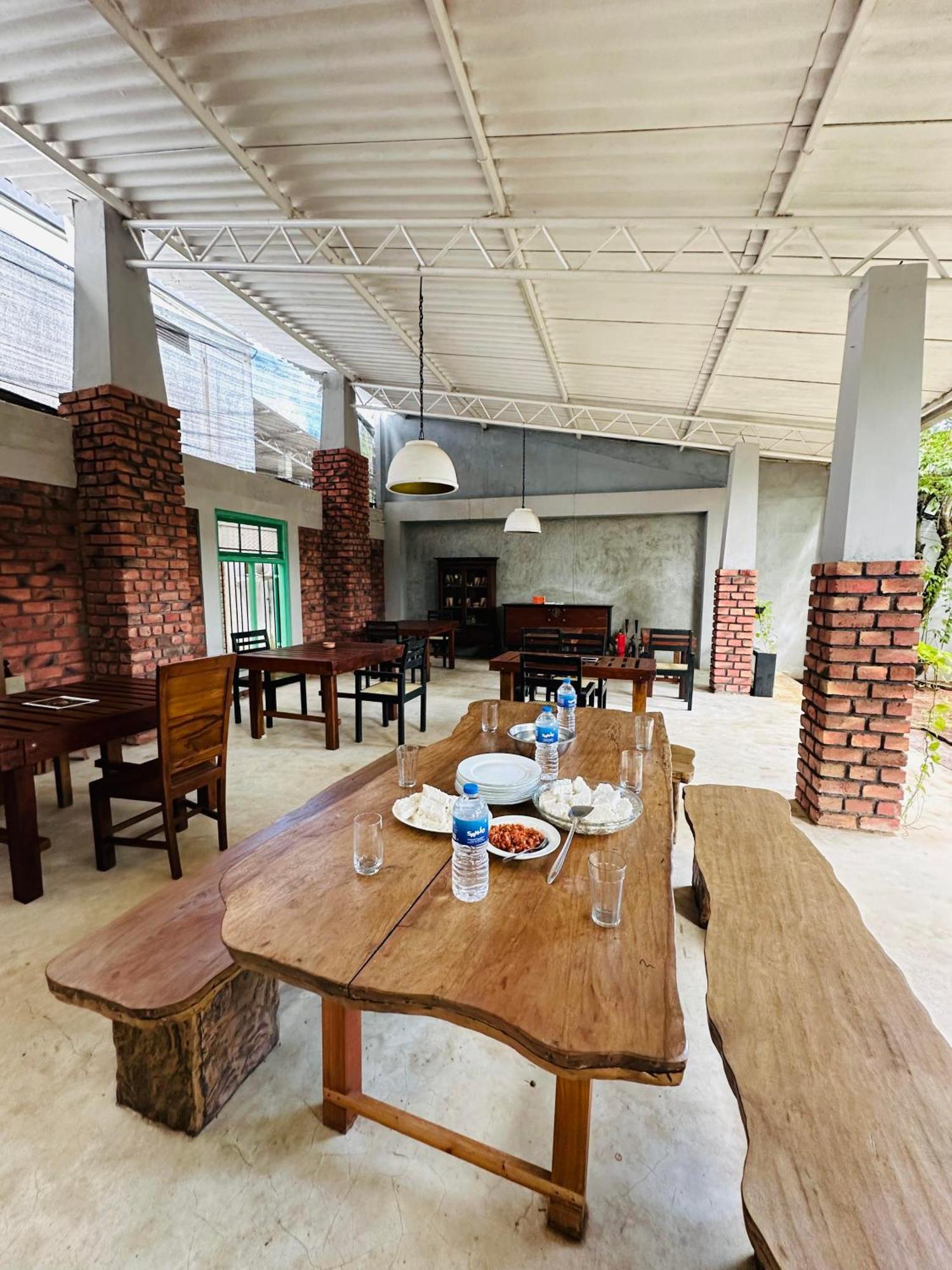 Lanka Bangla Inn Villas Restaurant & Travels Katunayaka Eksteriør bilde
